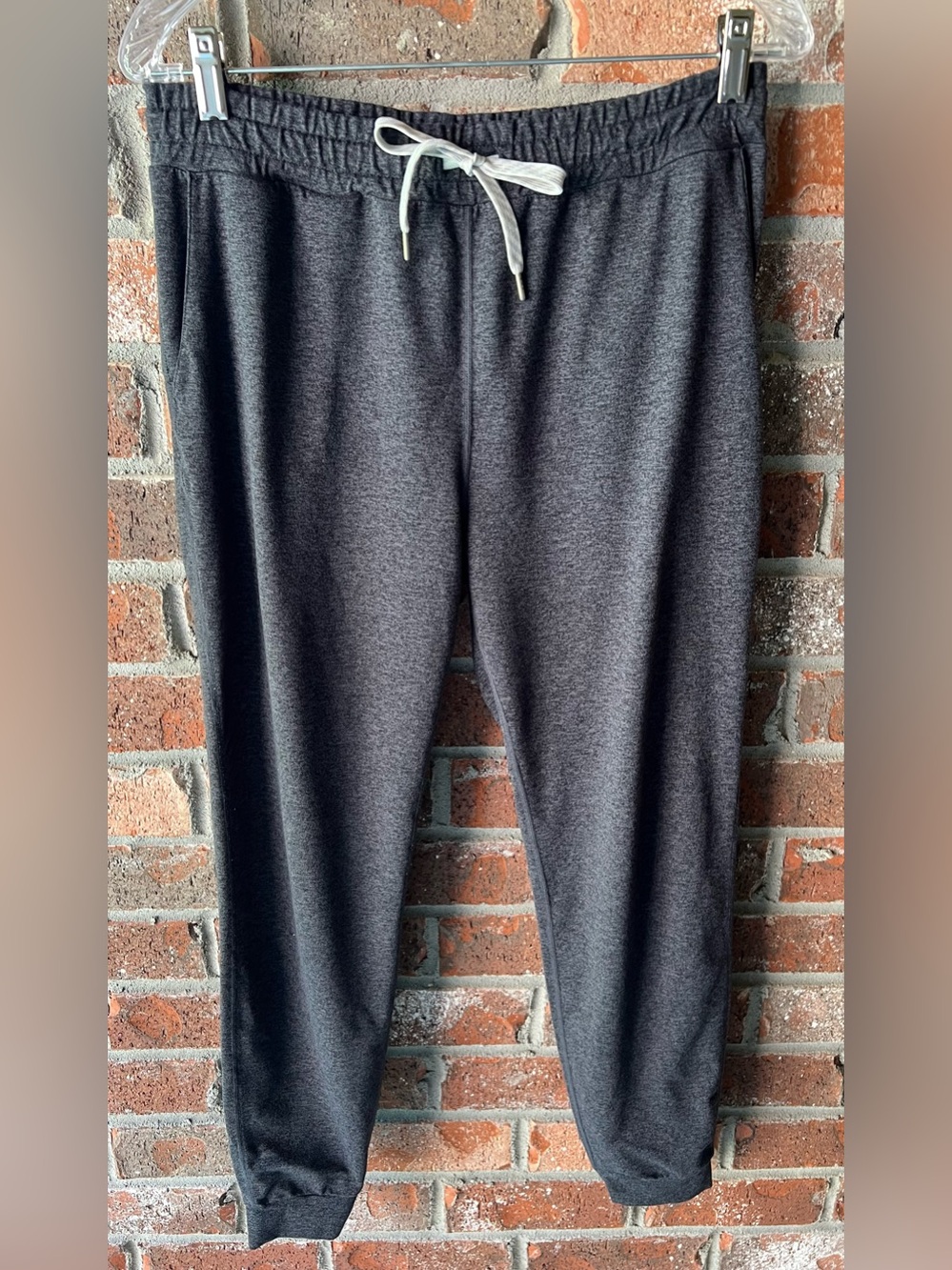 Vuori Women's Performance
Jogger (styleVW309-L) in Charcoal Heather size medium